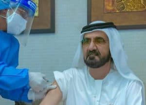 حاكم دبي يتلقى لقاحاً تجريبياً لفيروس كورونا المستجد