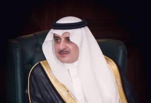 أمير تبوك يوجه بتأمين أجهزة لوحية للطلاب والطالبات على نفقته الخاصة