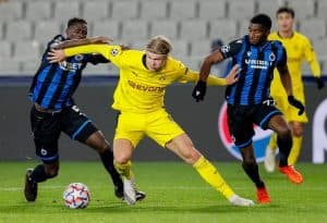 دورتموند ينتزع الصدارة بثنائية هالاند