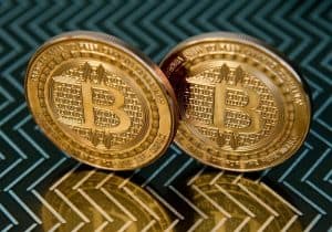 تهافت متجدد على البتكوين يعيد الجدل بشأن العملات الافتراضية