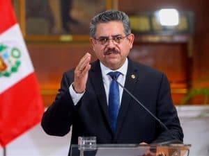 رئيس بيرو بالوكالة يعلن استقالته