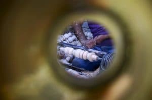 “جراخو” كربلاء يبقون حرفة صناعة هياكل الأراجيل الخشبية على قيد الحياة