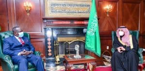 أمير تبوك يستقبل سفير كينيا لدى المملكة