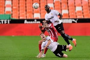 أتلتيكو يفوز بالنيران الصديقة على مضيفه فالنسيا
