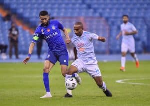 الهلال يفوز على الفتح بثلاثية يعتلي بها صدارة الدوري