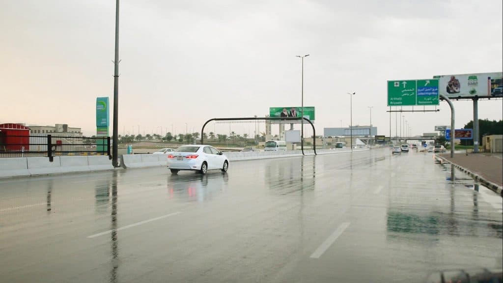 استمرار هطول الأمطار على معظم مناطق المملكة