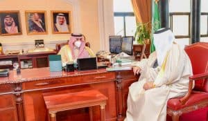 أمير تبوك يطلع على تقرير حول مشروعات أمانة المنطقة