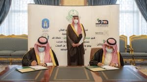 أمير المدينة يشهد توقيع اتفاقيات لتدريب أبناء المنطقة وتوظيفهم