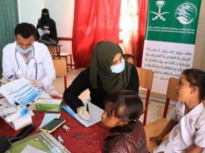 مركز الملك سلمان يواصل تعزيز خدمات الصحة المدرسية وسوء التغذية في عدن