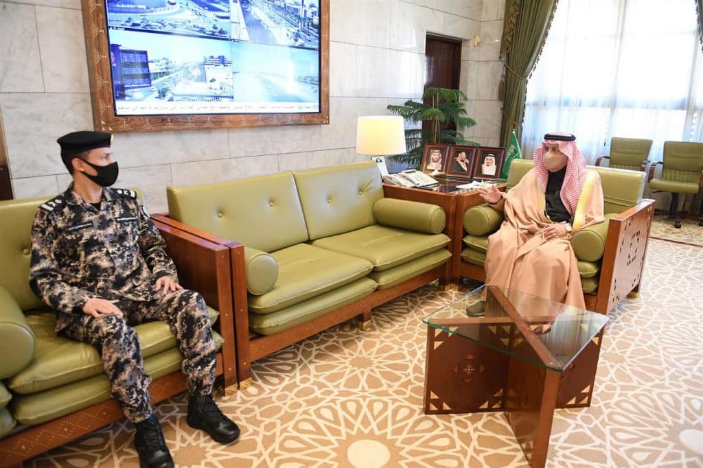 أمير الرياض يستقبل قائد قوة أمن المنشآت بالمنطقة