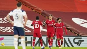رأسية فيرمينو تهدي ليفربول الصدارة على حساب توتنهام