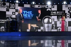 ليفاندوفسكى يتوج بجائزة أفضل لاعب فى العالم 2020