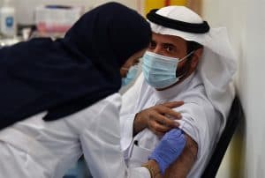 وزير الصحة يطلق حملة التطعيم ضد فيروس كورونا