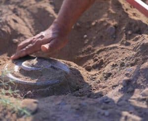 مركز الملك سلمان للإغاثة “مسام” ينتزع 1,346 لغمًا في اليمن