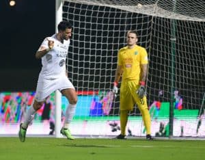الأهلي يكسب الفتح بهدف تاريخي للسومة