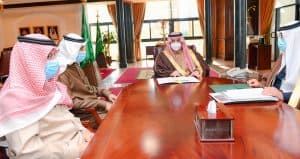 أمير تبوك يطلع على تقرير عن مشروعات الأمانة بالمنطقة