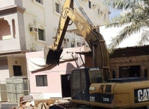 إزالة مبنى مخالف متعدي على حديقة تابع لمسجد في جدة
