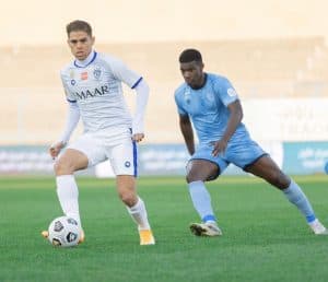 الباطن يخطف نقطة من الهلال المتصدر