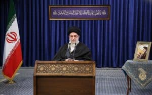 تويتر يحجب تغريدة لخامنئي بشأن اللقاحات الأميركية والبريطانية