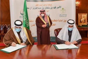 أمير تبوك يشهد توقيع عقود إنشاء واستكمال المشاريع الخدمية بالمنطقة