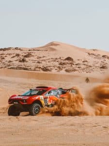 العطية يفوز بالمرحلة الثامنة في رالي داكار ويواصل مطاردة “بيتر هانسيل”