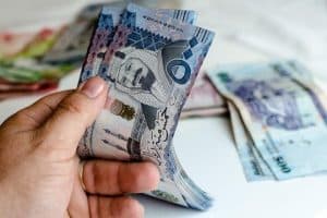 القبض على 5 مخالفين حولوا أموالاً مجهولة إلى الخارج