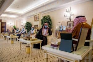 أمير القصيم يكرم العاملين والمبادرين في المصليات المتنقلة بالمنطقة