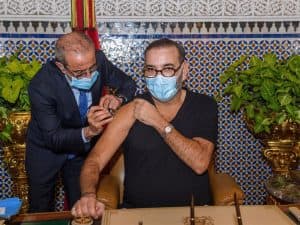 العاهل المغربي يطلق حملة التلقيح ضدّ كورونا