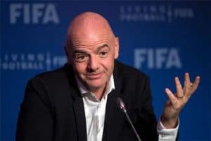 فيفا: اللاعبون ليسوا أولوية للحصول على اللقاح