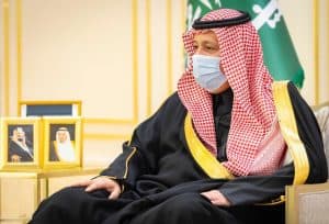 أمير الباحة يوجه بتشكيل لجنة لتنظيم خدمات النقل بمطار الملك سعود