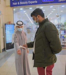 المحال التجارية بالباحة تواجه كورونا بتطبيق الإجراءات الاحترازية