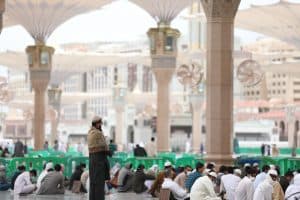 مظلات متحركة لحماية المصلين في المسجد النبوي