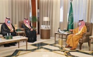 أمير الشرقية ونائبه يستقبلان رئيس هيئة الهلال الأحمر