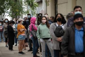 تشيلي تبدأ تلقيح المعلّمين ضد فيروس كورونا