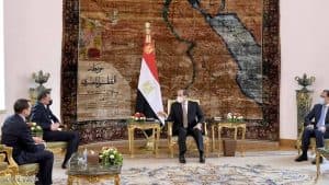 الرئيس المصري يجري مباحثات مع رئيس الحكومة الليبية الجديدة