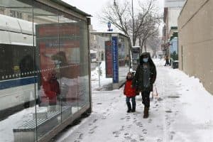 العاصفة الثلجية التي تضرب الولايات المتحدة تتجه شرقا