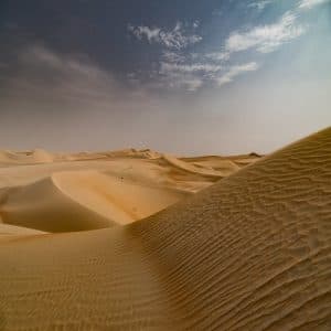 العثور على مواطنين تاها في صحراء الربع الخالي