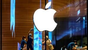 آبل تستعيد صدارة مبيعات الهواتف الذكية في الربع الأخير من 2020