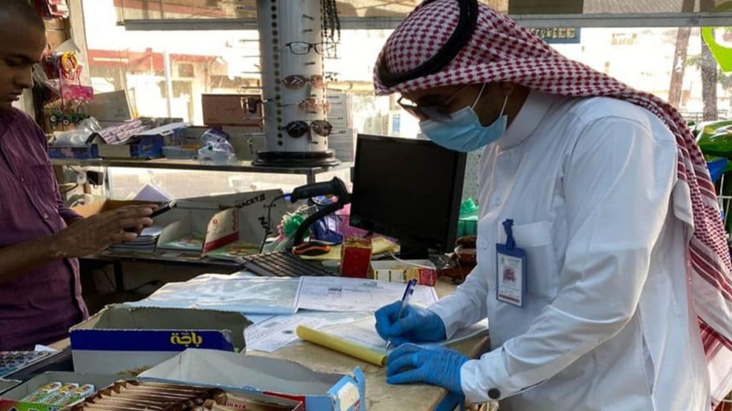 أمانة الباحة تنفذ 3356 جولة وتغلق 42 منشأة مخالفة للإجراءات الاحترازية