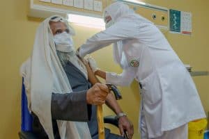 “الصحة” تدشن خدمة التطعيم بلقاح كورونا عبر المركبات