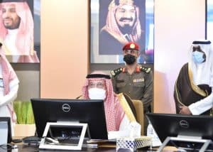 أمير جازان يستعرض الوثيقة الجديدة لتوطين الوظائف
