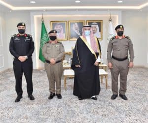 أمير نجران يقلّد مدير دوريات الأمن ومساعد مدير المرور بالمنطقة رتبتيهما الجديدتين