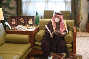 أمير الرياض يطلع على تقرير فرع الهلال الأحمر بالمنطقة عن مواجهة كورونا