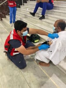 متطوعو الهلال الأحمر يقدمون 1290 ساعة خدمة في المسجد الحرام