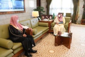 أمير الرياض يستقبل الشيخ الشثري ومدير شؤون الإسكان بالمنطقة