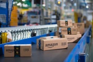 أمازون تفتتح 11 مراكزاً جديداً وتوفر أكثر من 1500 فرصة عمل إضافية لتعزيز شبكة أعمالها في المملكة