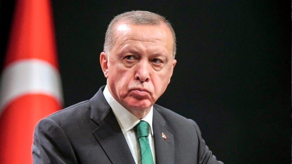 إردوغان يقيل رئيس البنك المركزي بعد رفع معدل الفائدة
