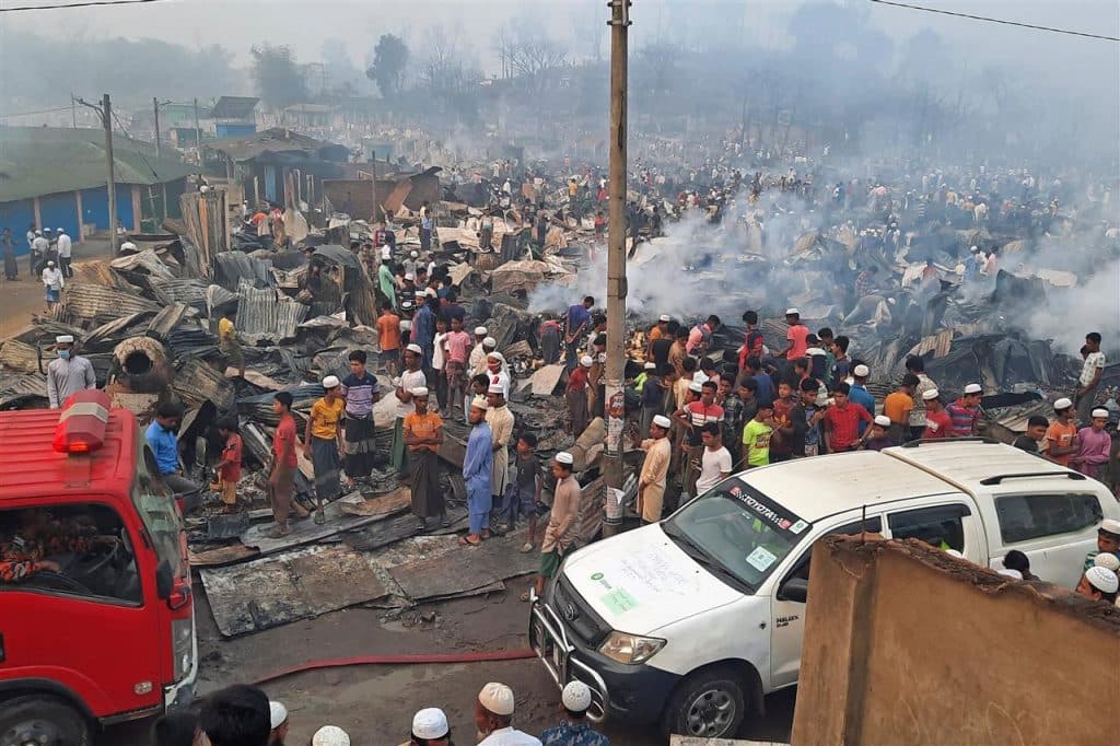 15 قتيلا و400 مفقود في حريق مخيم للاجئين الروهينغا في بنغلادش