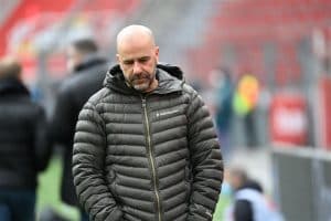 ليفركوزن يقيل مدربه بوس ويعين فولف