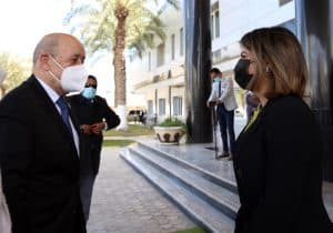 باريس تتهم الكرملين باستخدام لقاح “سبوتنيك-في” ضد كورونا كأداة “دعاية”